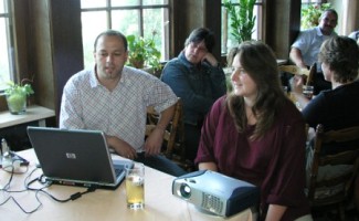 Brigitte Gißibl und Anton Artmann bei der Präsentation der Internetseite