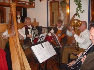 Dichterlesung mit Bernhard Setzwein und der "Stoibach-Musi"